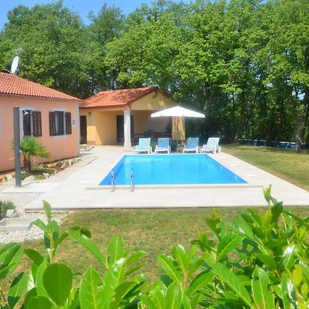 Villa Fragola - Holiday House With Large Garden Tinjan Eksteriør bilde