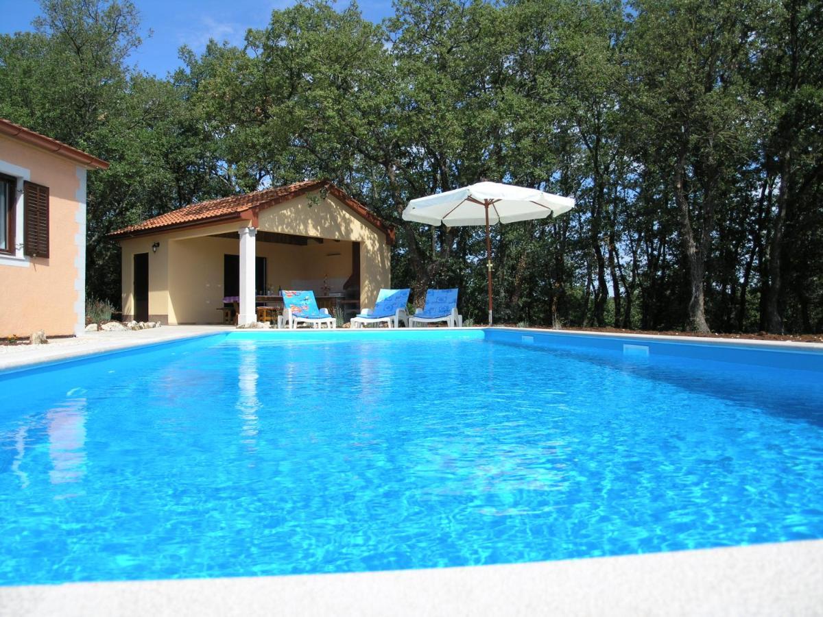 Villa Fragola - Holiday House With Large Garden Tinjan Eksteriør bilde