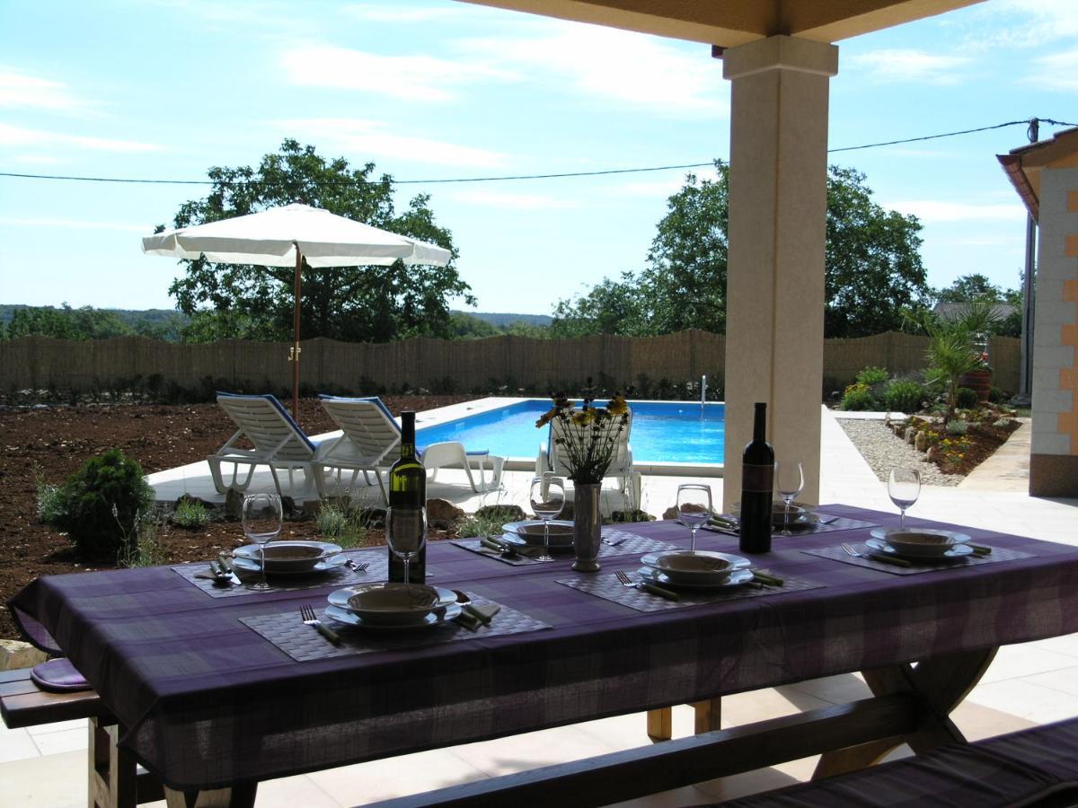 Villa Fragola - Holiday House With Large Garden Tinjan Eksteriør bilde
