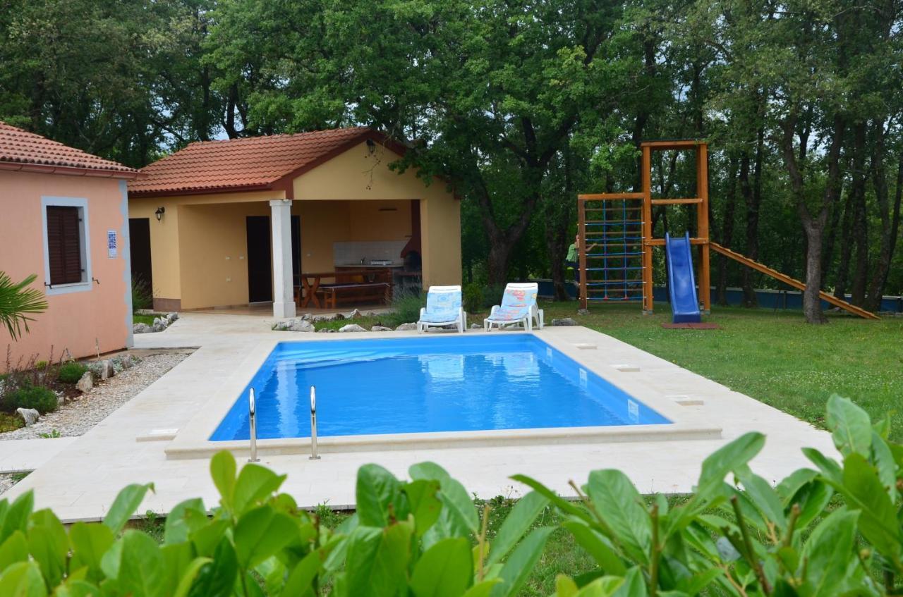 Villa Fragola - Holiday House With Large Garden Tinjan Eksteriør bilde