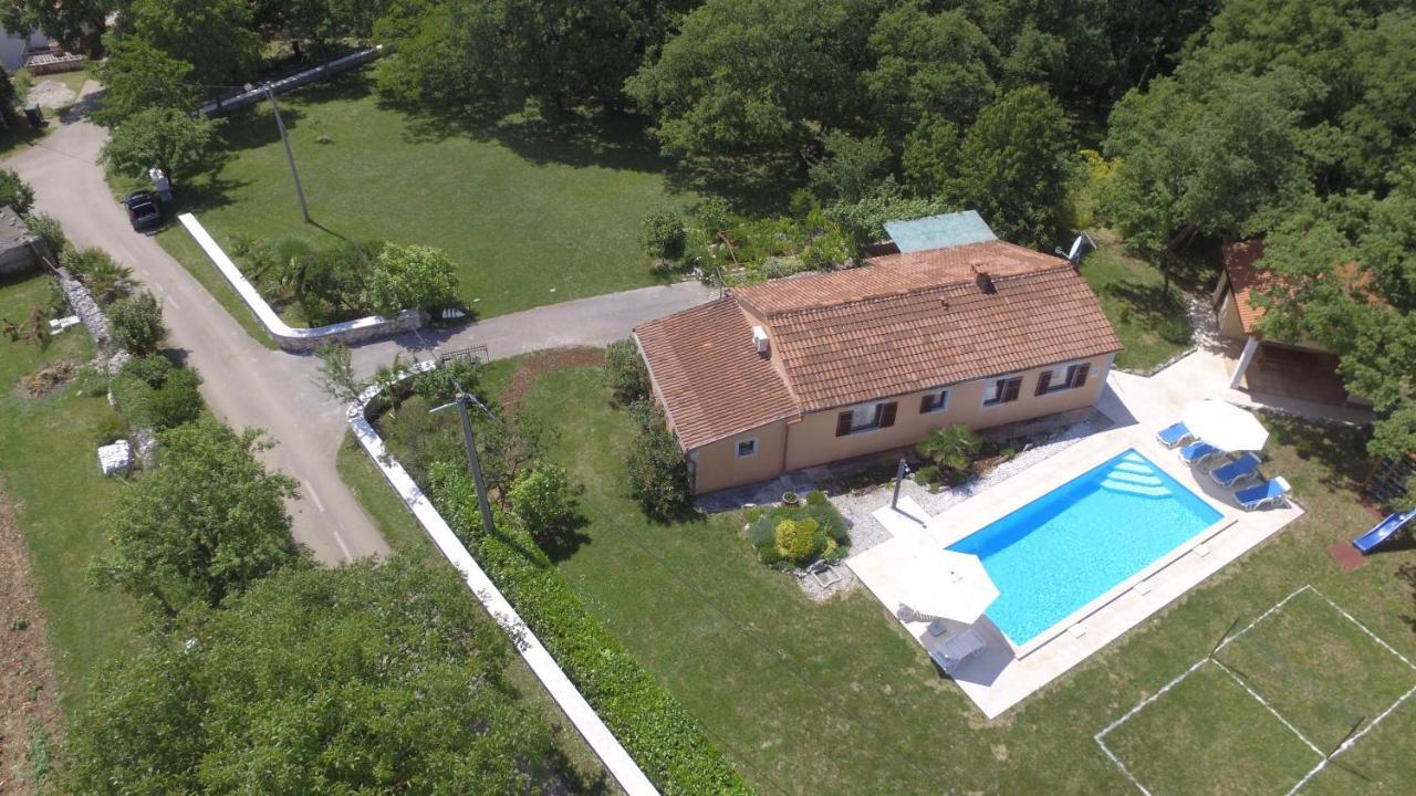 Villa Fragola - Holiday House With Large Garden Tinjan Eksteriør bilde