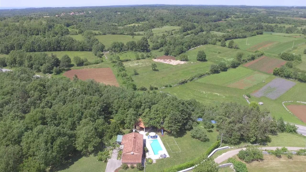 Villa Fragola - Holiday House With Large Garden Tinjan Eksteriør bilde