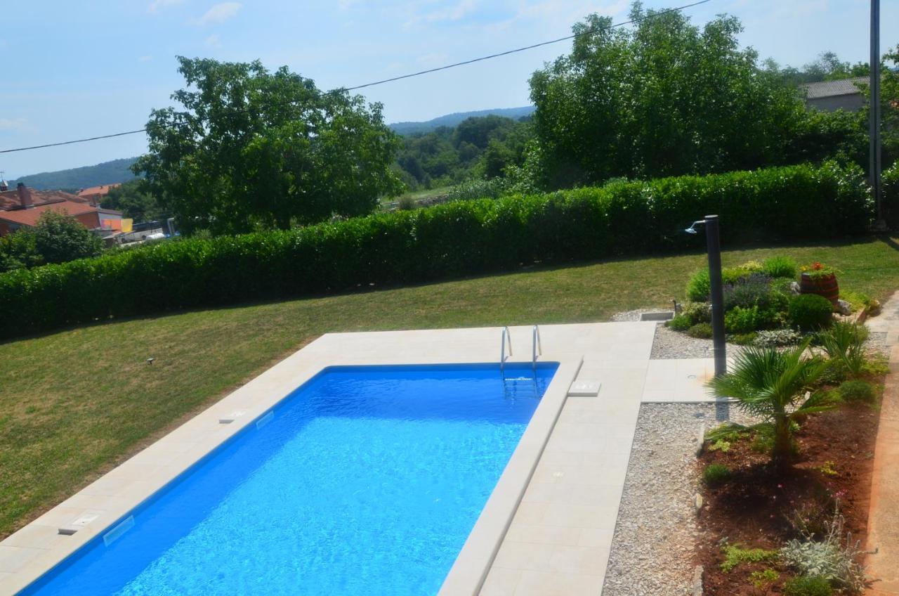Villa Fragola - Holiday House With Large Garden Tinjan Eksteriør bilde