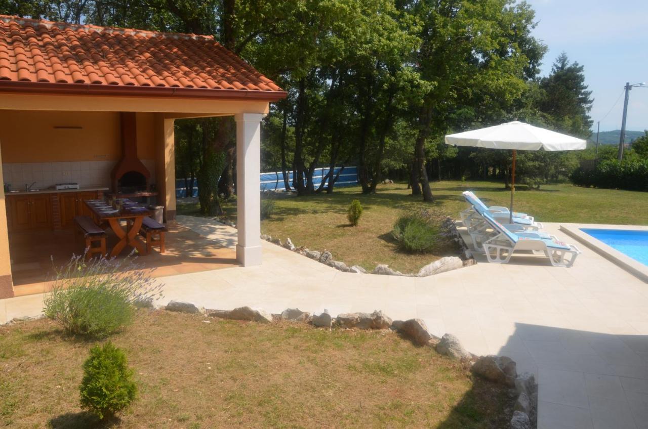 Villa Fragola - Holiday House With Large Garden Tinjan Eksteriør bilde