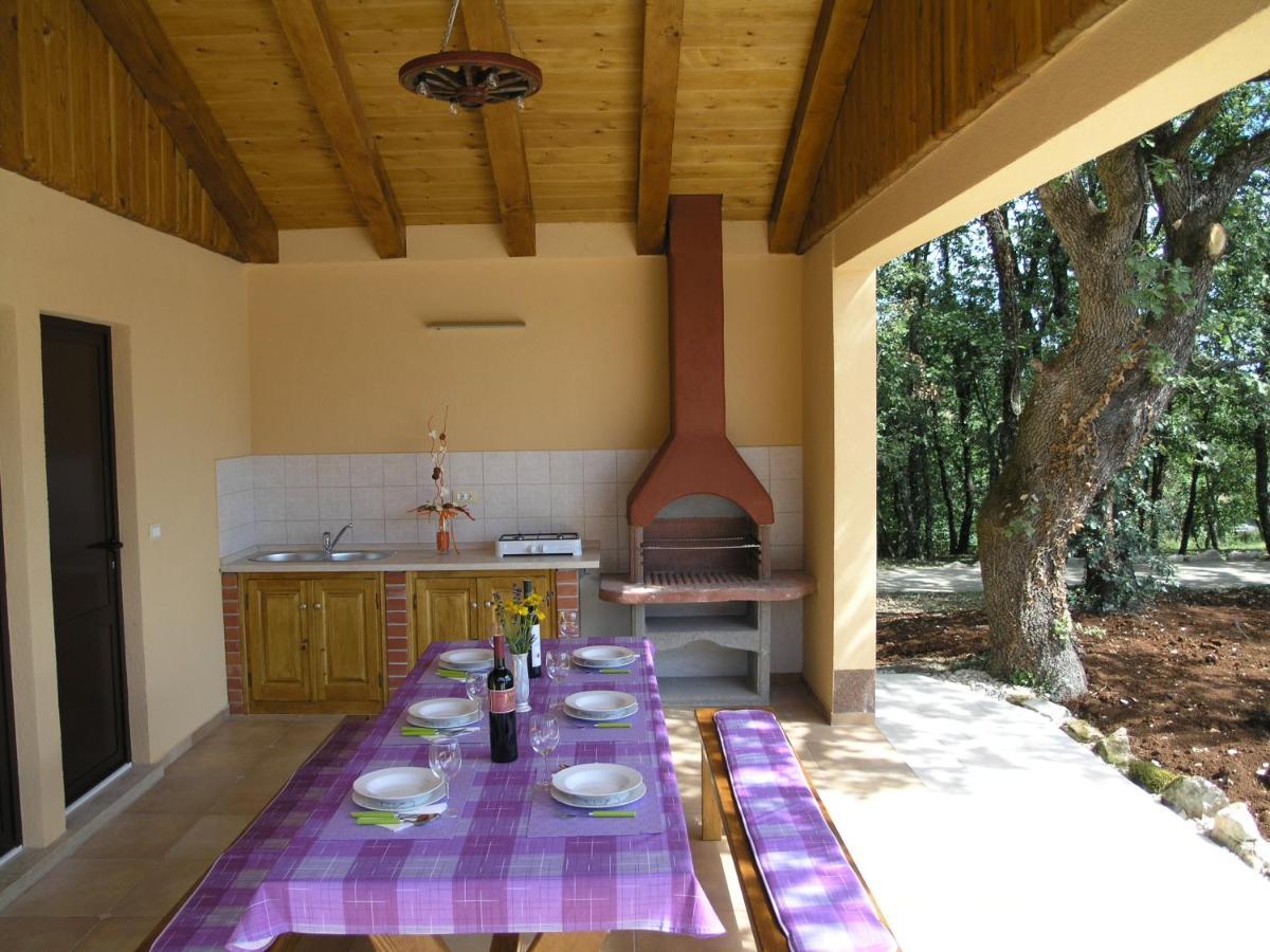 Villa Fragola - Holiday House With Large Garden Tinjan Eksteriør bilde