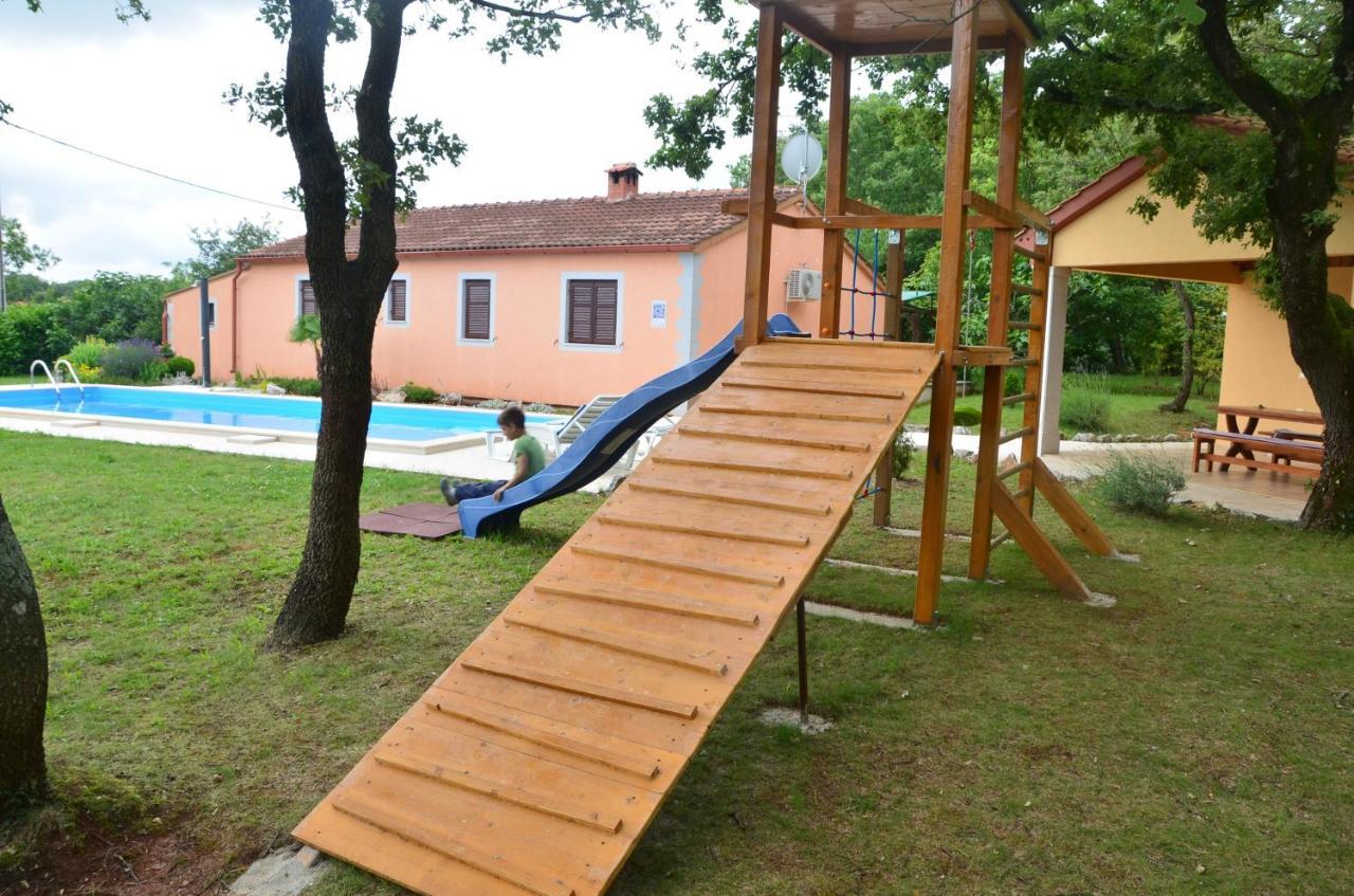 Villa Fragola - Holiday House With Large Garden Tinjan Eksteriør bilde