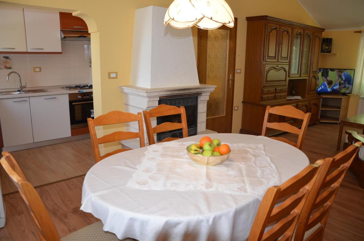 Villa Fragola - Holiday House With Large Garden Tinjan Eksteriør bilde